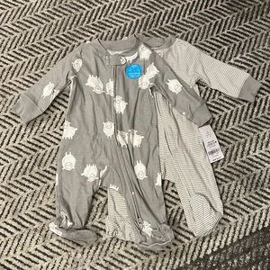 🏡NWT Carters onsie zip up footies 3 months